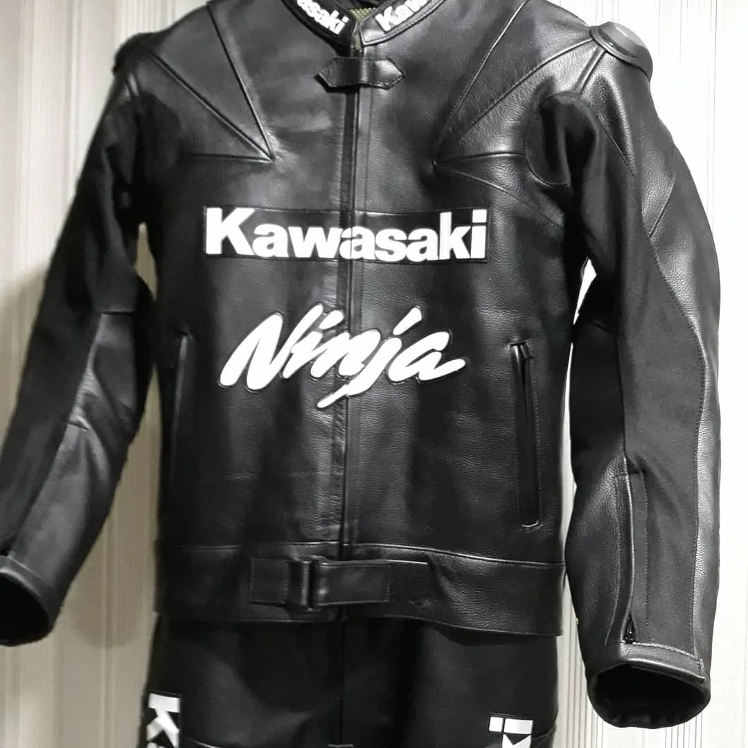 Handcrafted motorcycle leather racing suit from the Sazy workshop