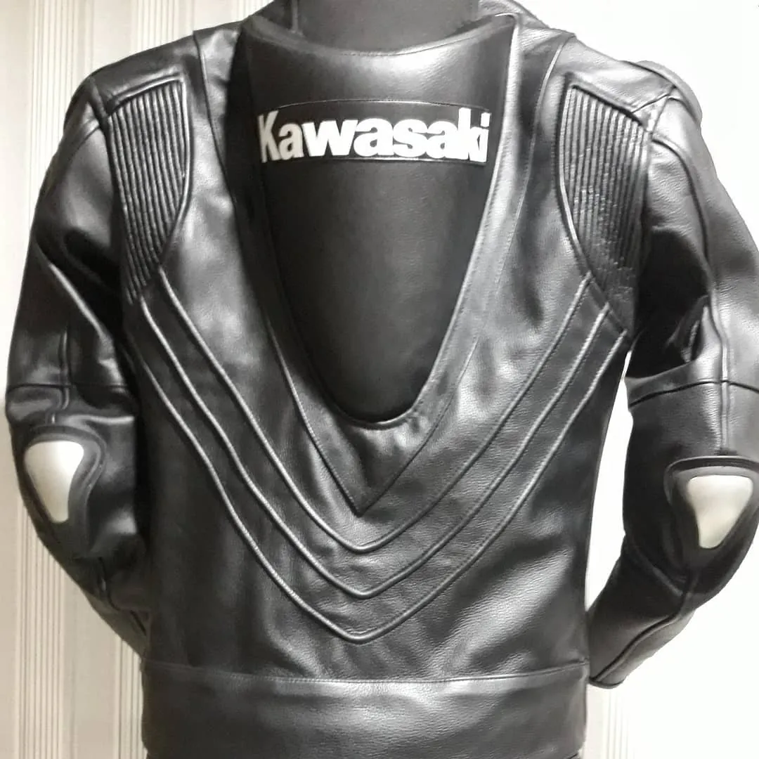 Handcrafted motorcycle leather racing suit from the Sazy workshop