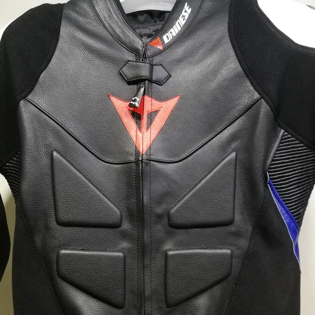 Handcrafted motorcycle leather racing suit from the Sazy workshop