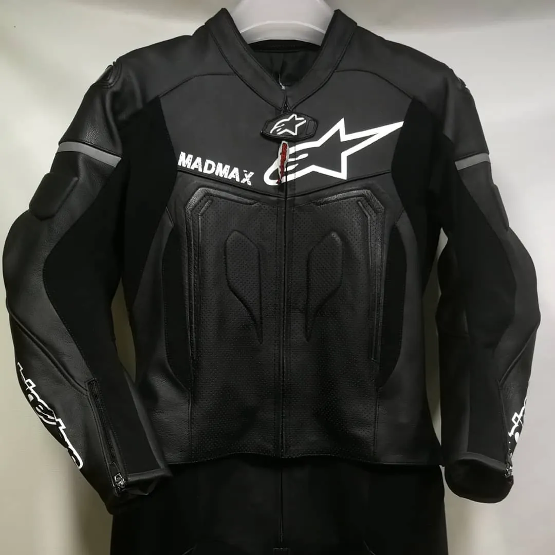 Handcrafted motorcycle leather racing suit from the Sazy workshop