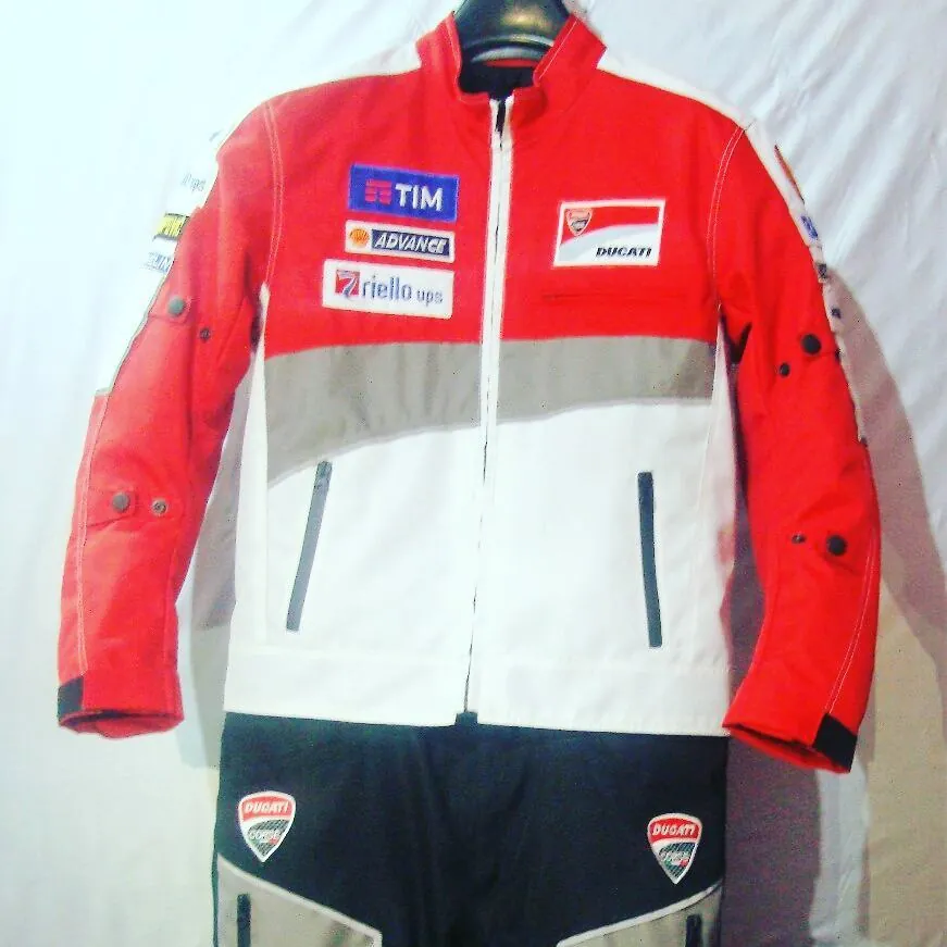 Handcrafted motorcycle leather racing suit from the Sazy workshop