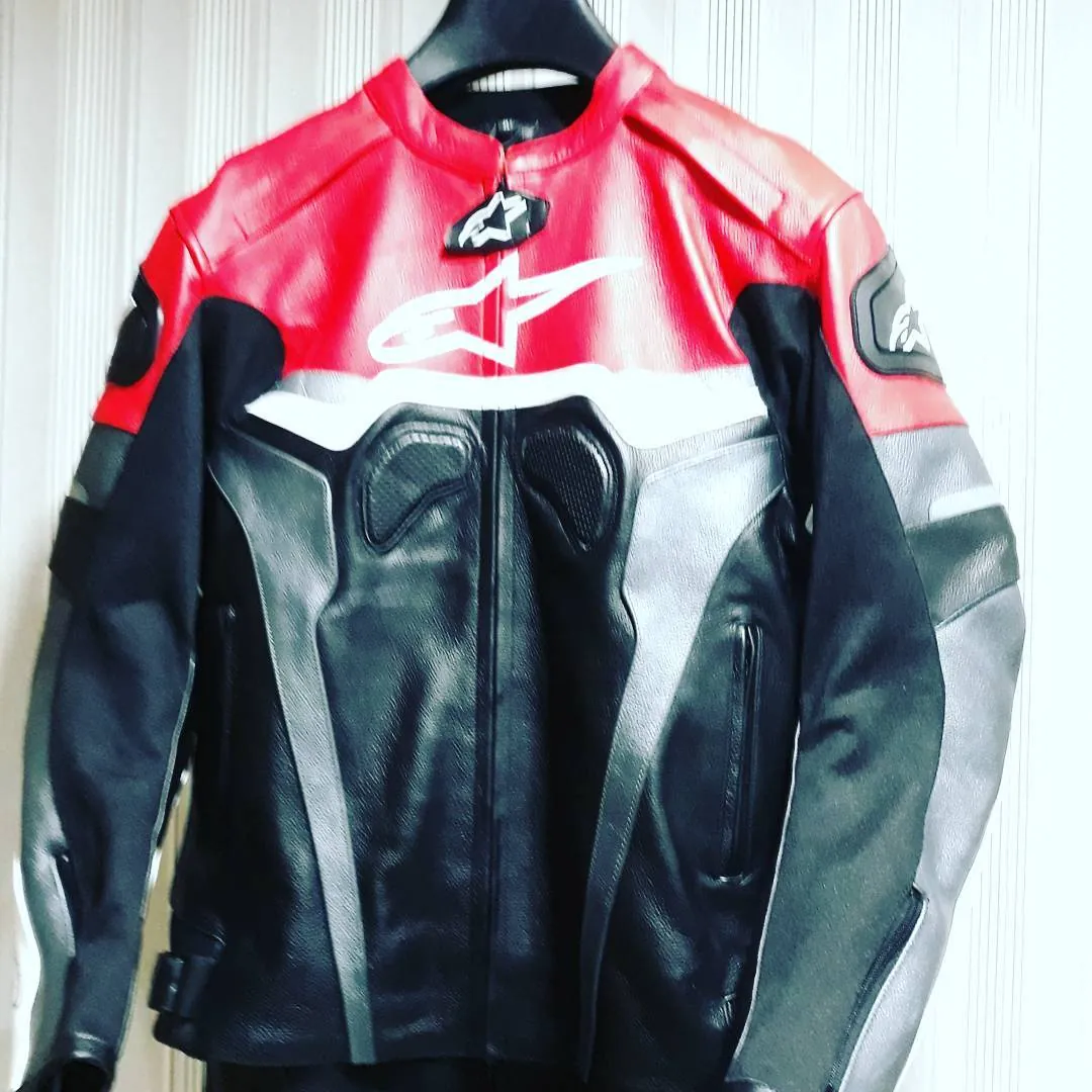 Handcrafted motorcycle leather racing suit from the Sazy workshop