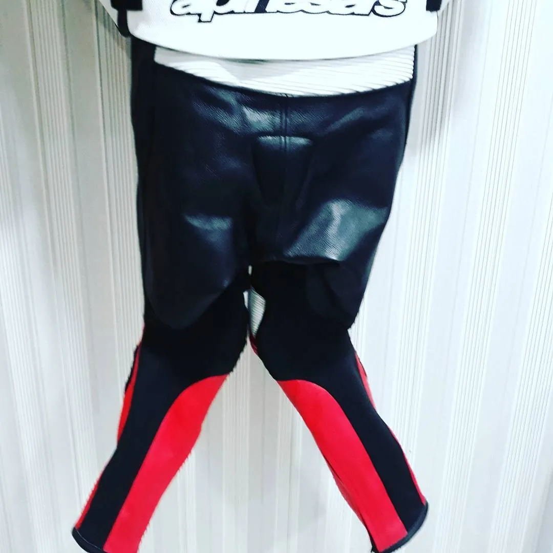 Handcrafted motorcycle leather racing suit from the Sazy workshop