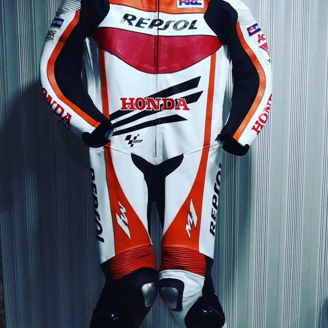 Handcrafted motorcycle leather racing suit from the Sazy workshop