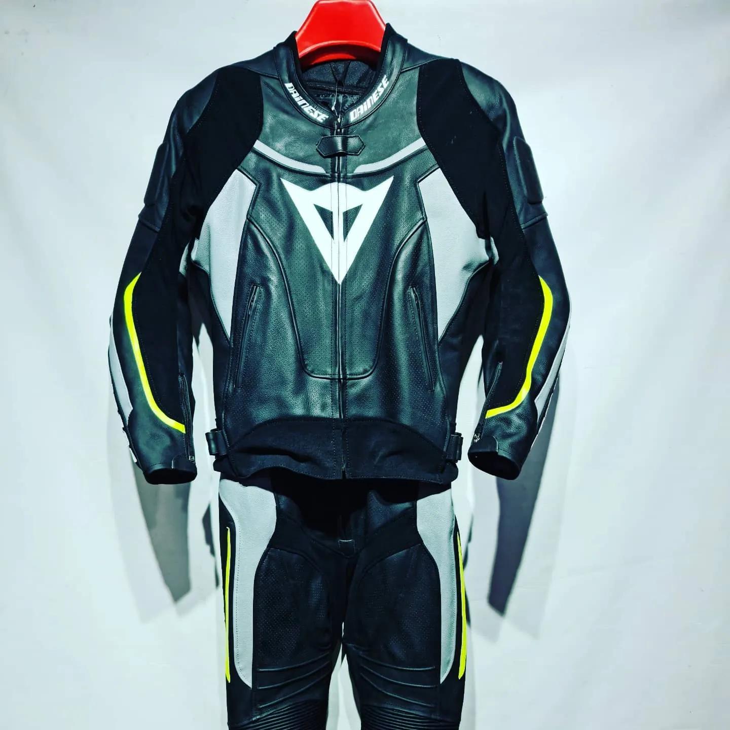 Handcrafted motorcycle leather racing suit from the Sazy workshop