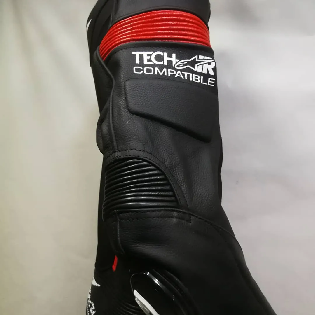 Handcrafted motorcycle leather racing suit from the Sazy workshop