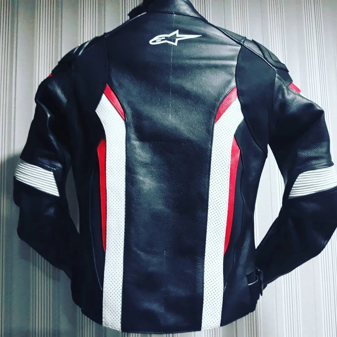 Handcrafted motorcycle leather racing suit from the Sazy workshop