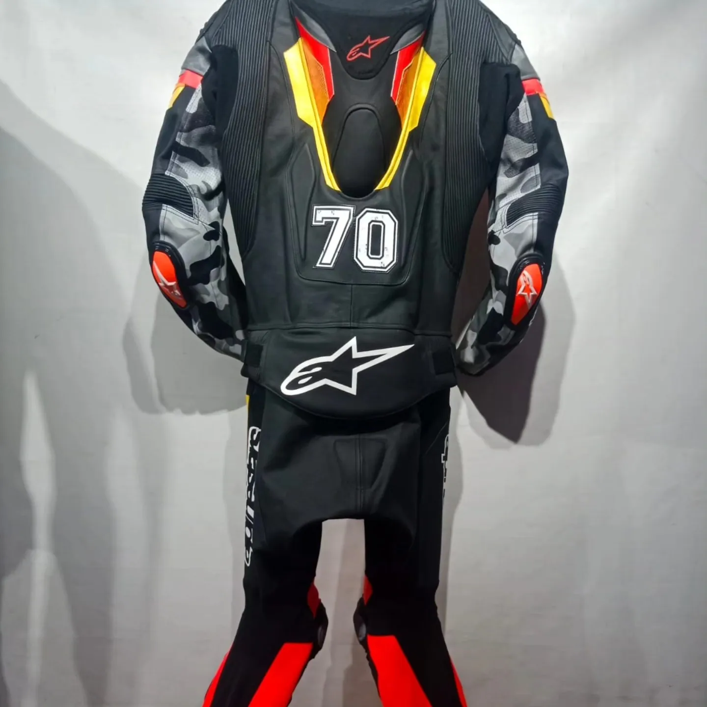 Handcrafted motorcycle leather racing suit from the Sazy workshop