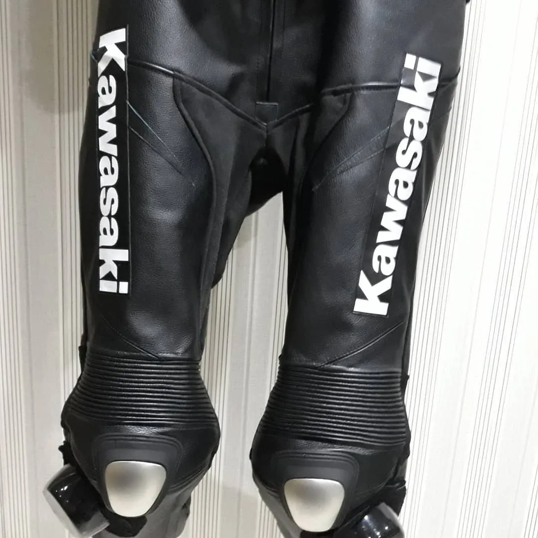 Handcrafted motorcycle leather racing suit from the Sazy workshop