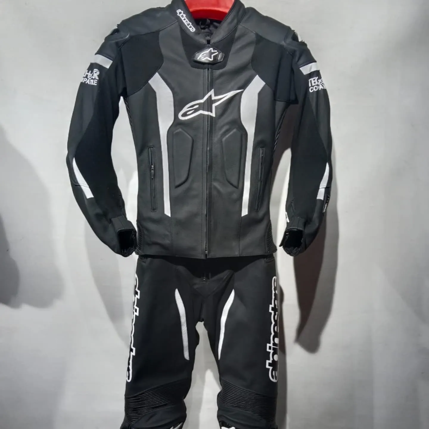 Handcrafted motorcycle leather racing suit from the Sazy workshop
