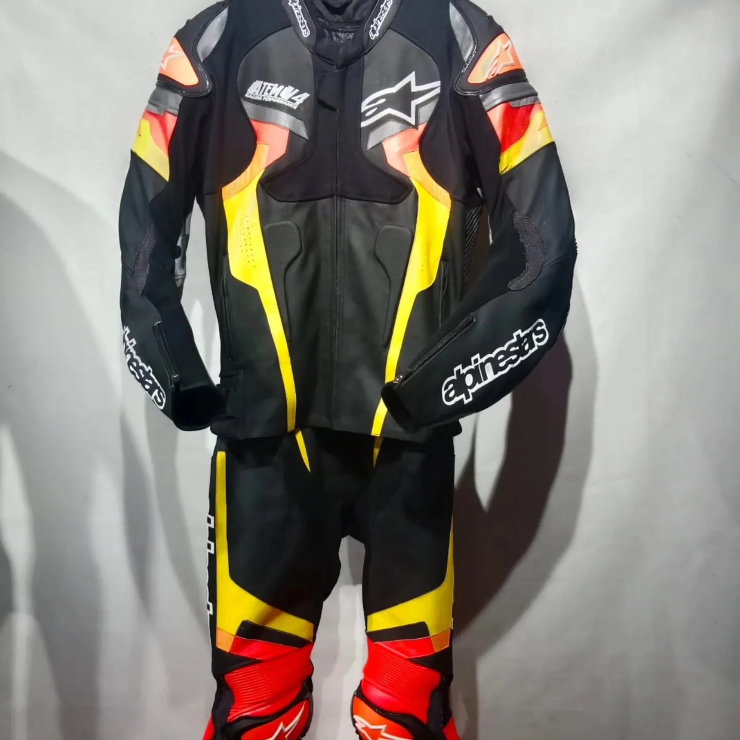 Handcrafted motorcycle leather racing suit from the Sazy workshop