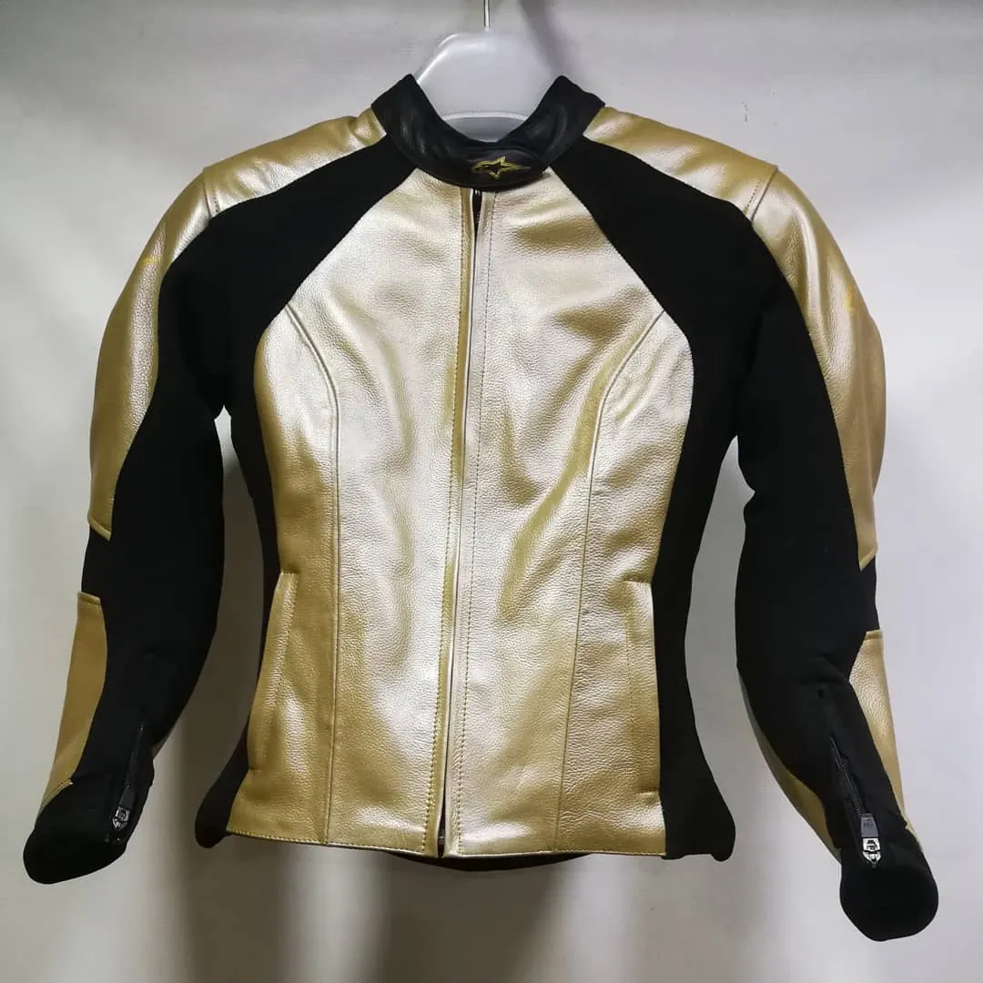 Handcrafted motorcycle leather racing suit from the Sazy workshop