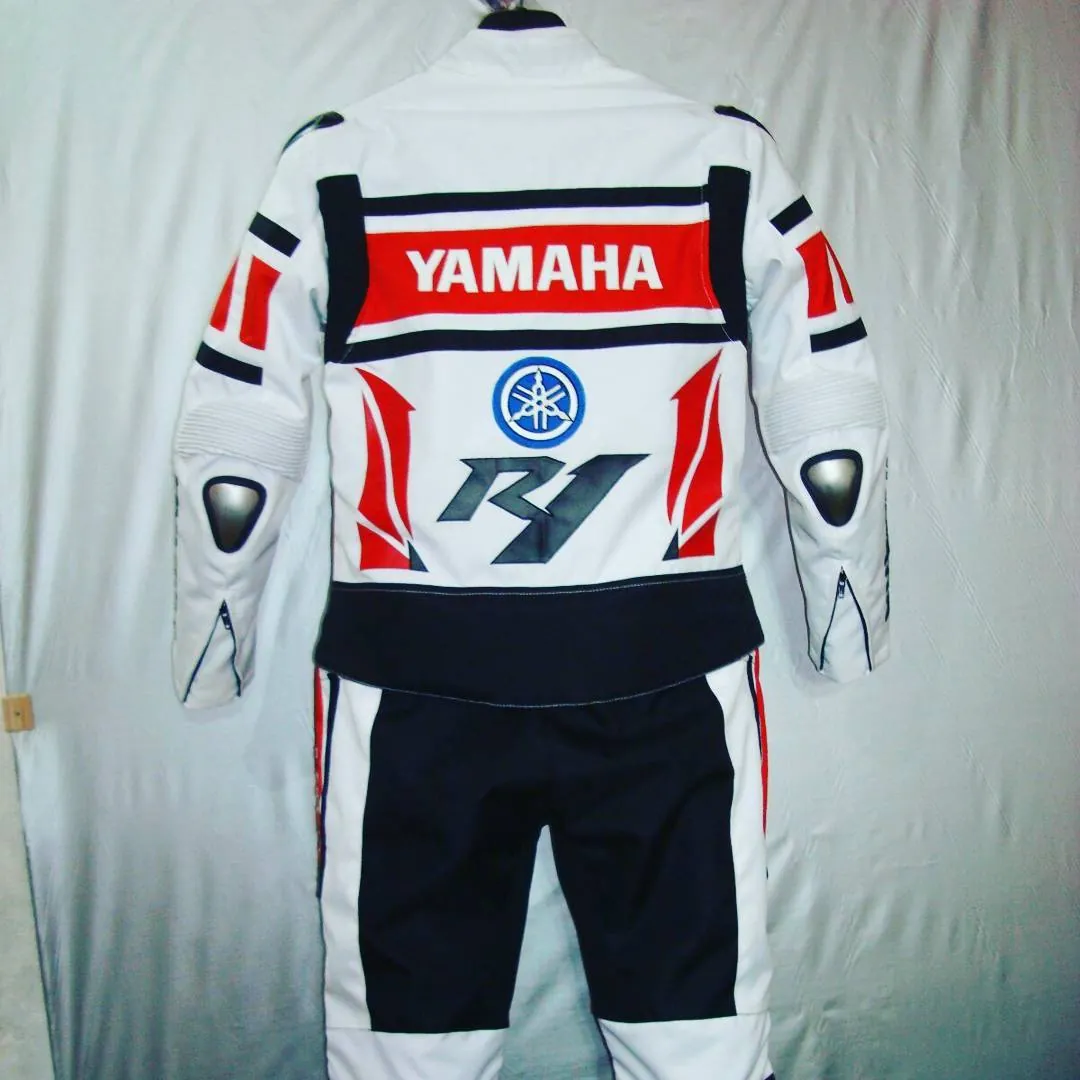 Handcrafted motorcycle leather racing suit from the Sazy workshop