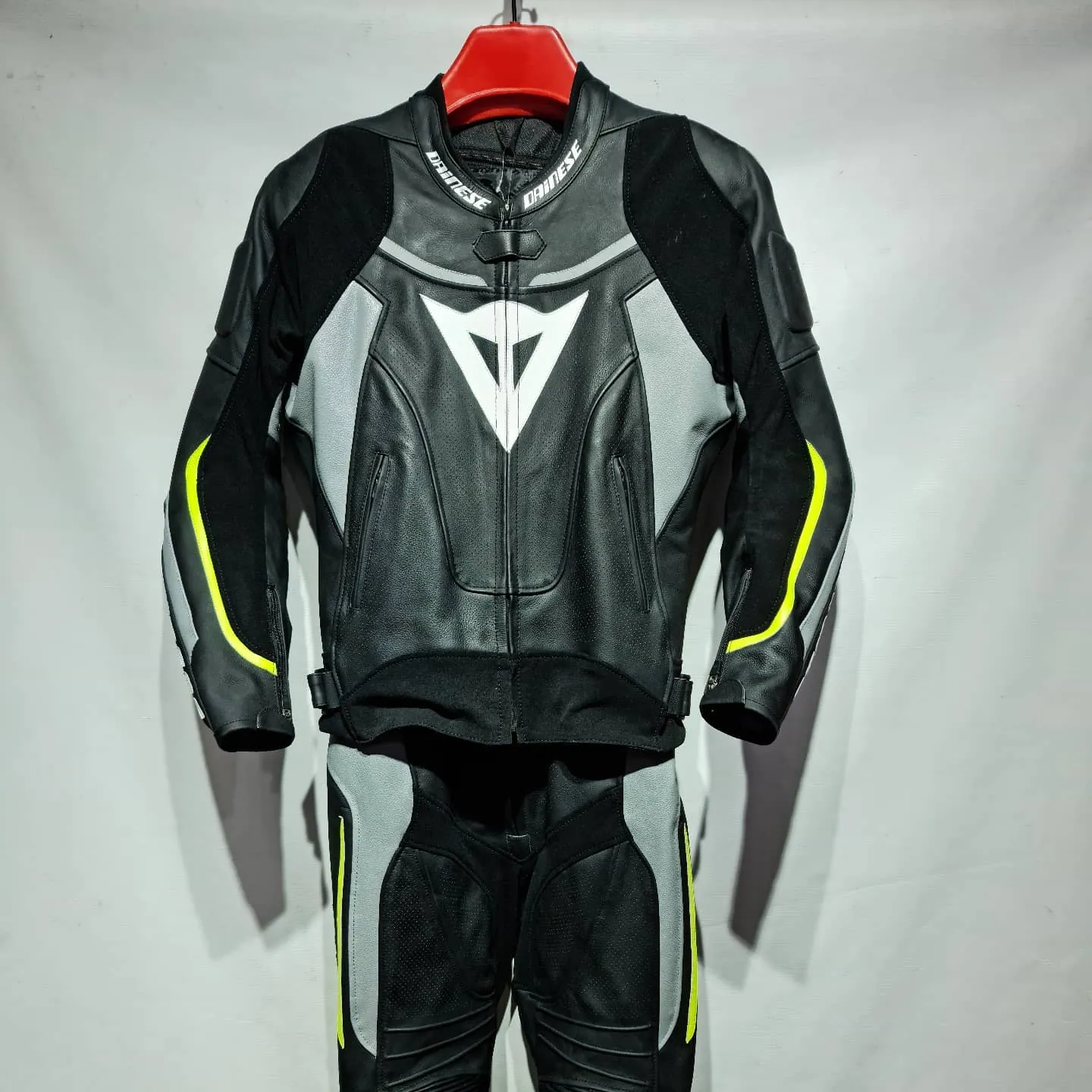Handcrafted motorcycle leather racing suit from the Sazy workshop