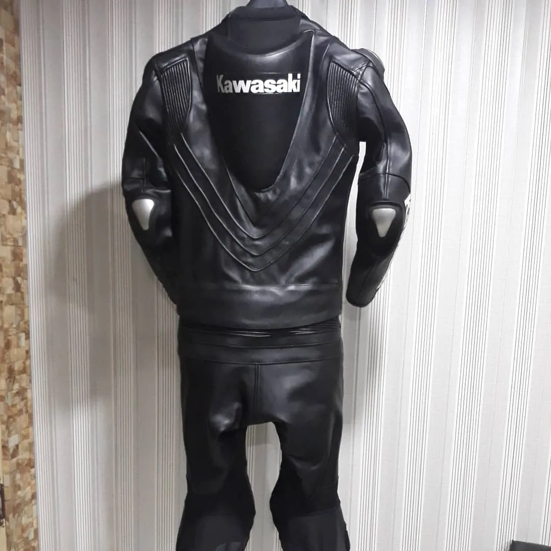 Handcrafted motorcycle leather racing suit from the Sazy workshop