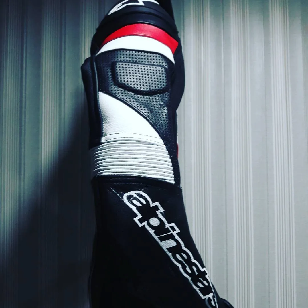 Handcrafted motorcycle leather racing suit from the Sazy workshop