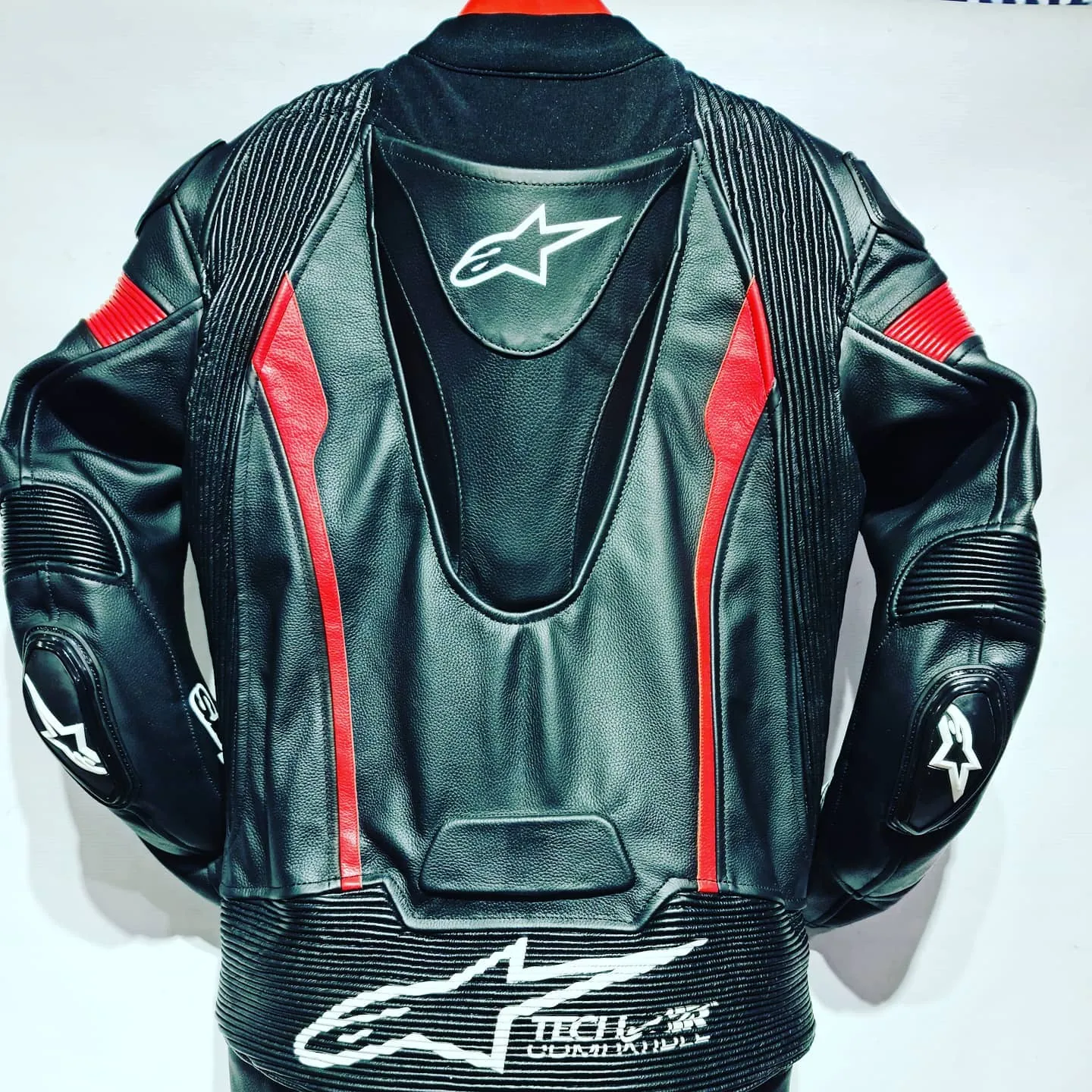 Handcrafted motorcycle leather racing suit from the Sazy workshop