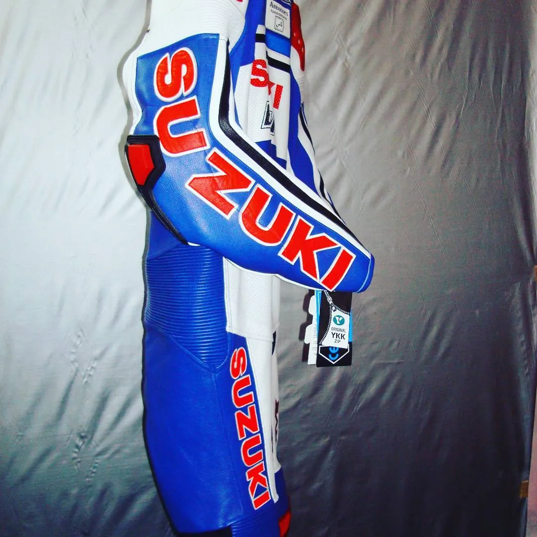 Handcrafted motorcycle leather racing suit from the Sazy workshop