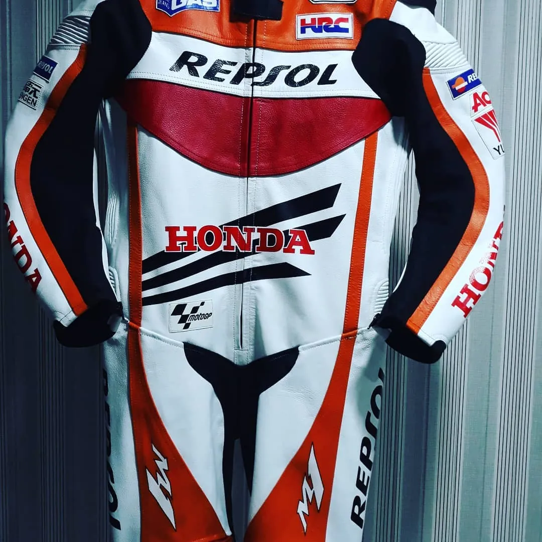 Handcrafted motorcycle leather racing suit from the Sazy workshop