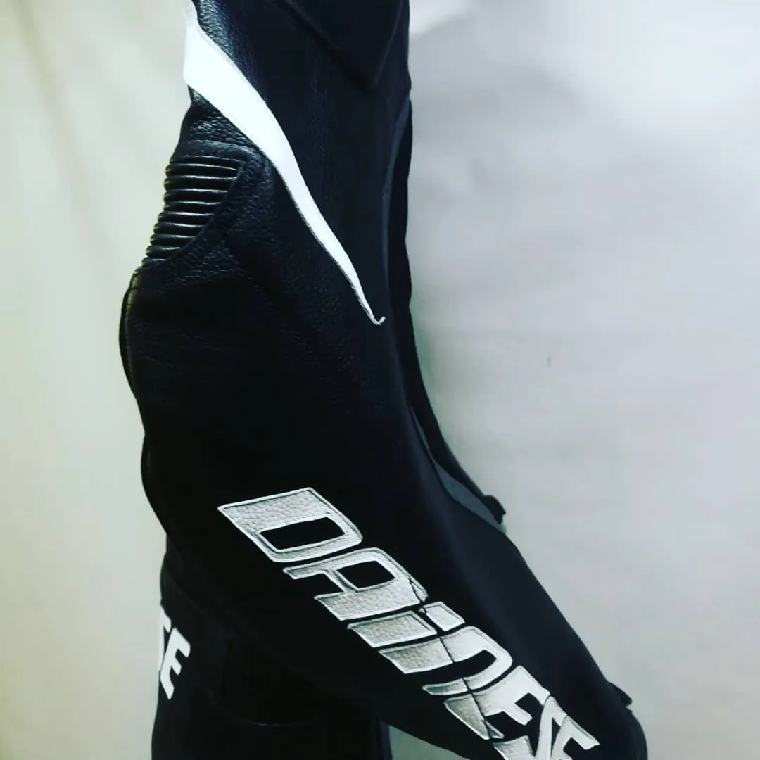 Handcrafted motorcycle leather racing suit from the Sazy workshop
