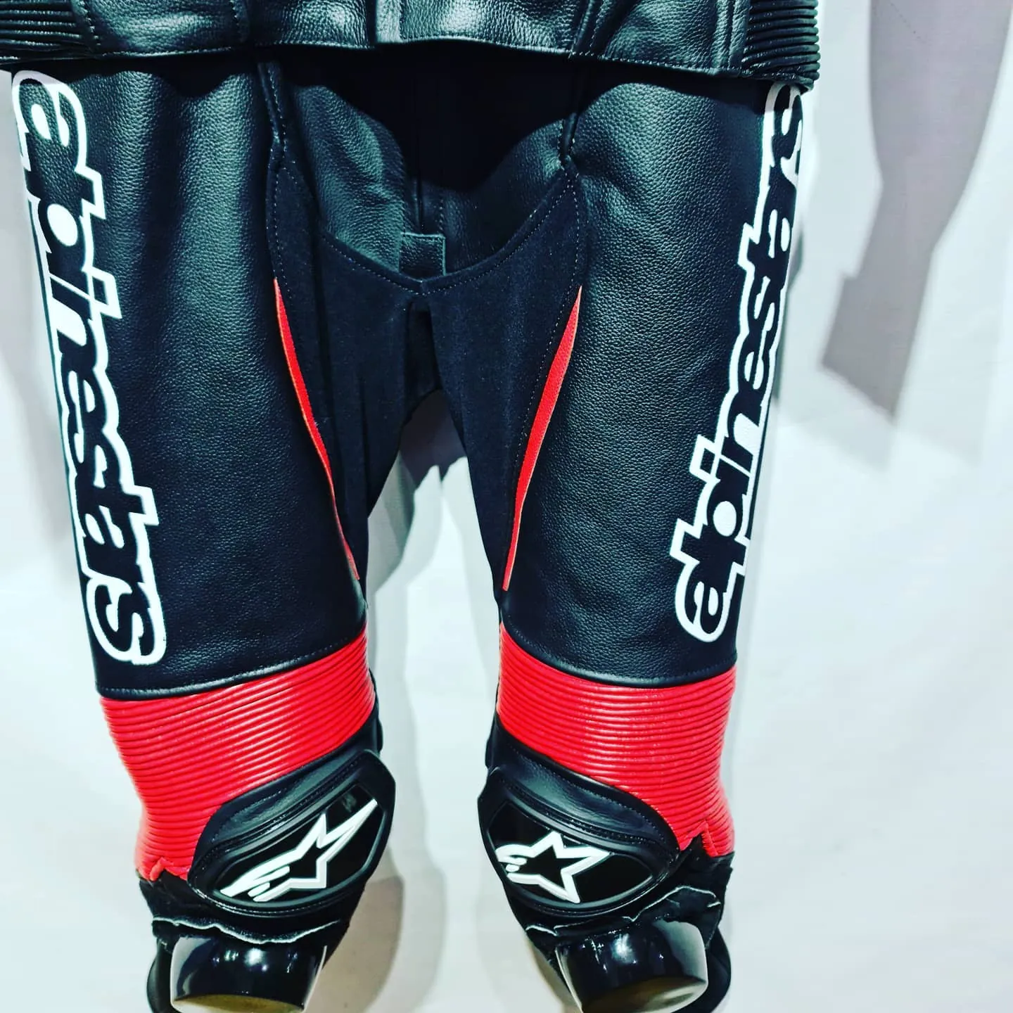 Handcrafted motorcycle leather racing suit from the Sazy workshop