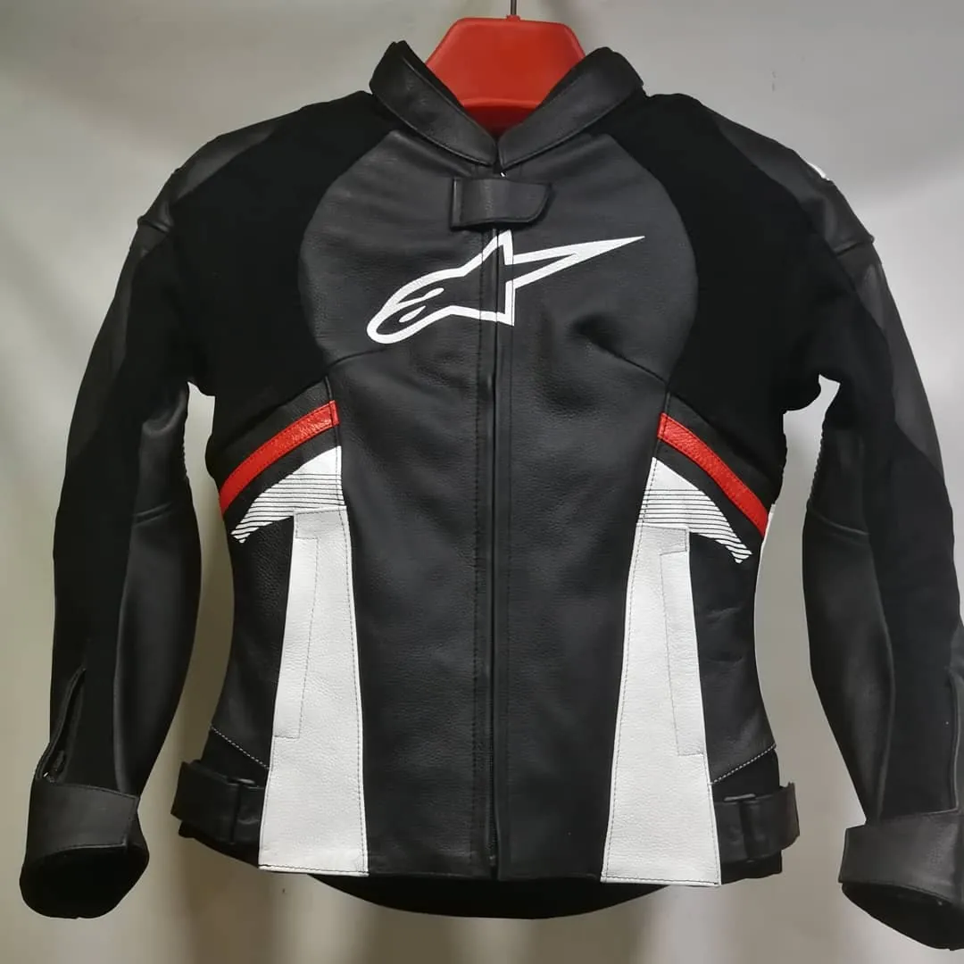 Handcrafted motorcycle leather racing suit from the Sazy workshop