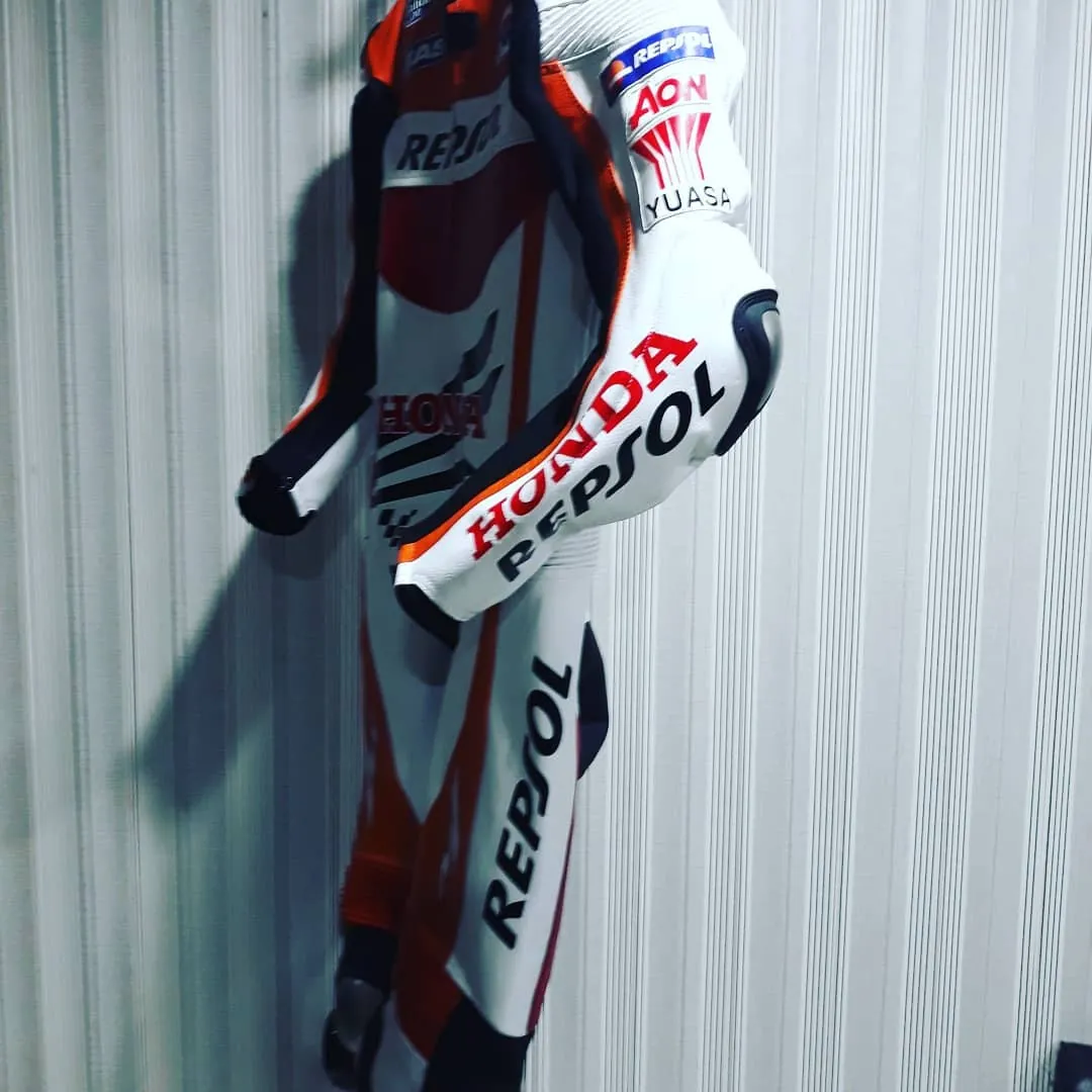 Handcrafted motorcycle leather racing suit from the Sazy workshop