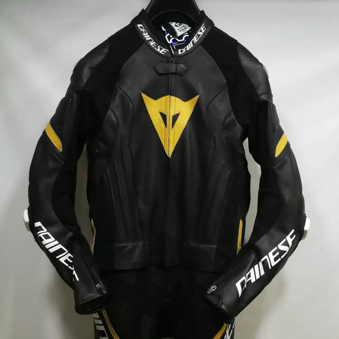 Handcrafted motorcycle leather racing suit from the Sazy workshop