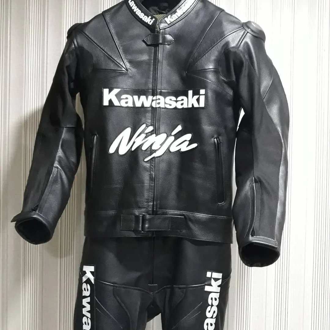 Handcrafted motorcycle leather racing suit from the Sazy workshop