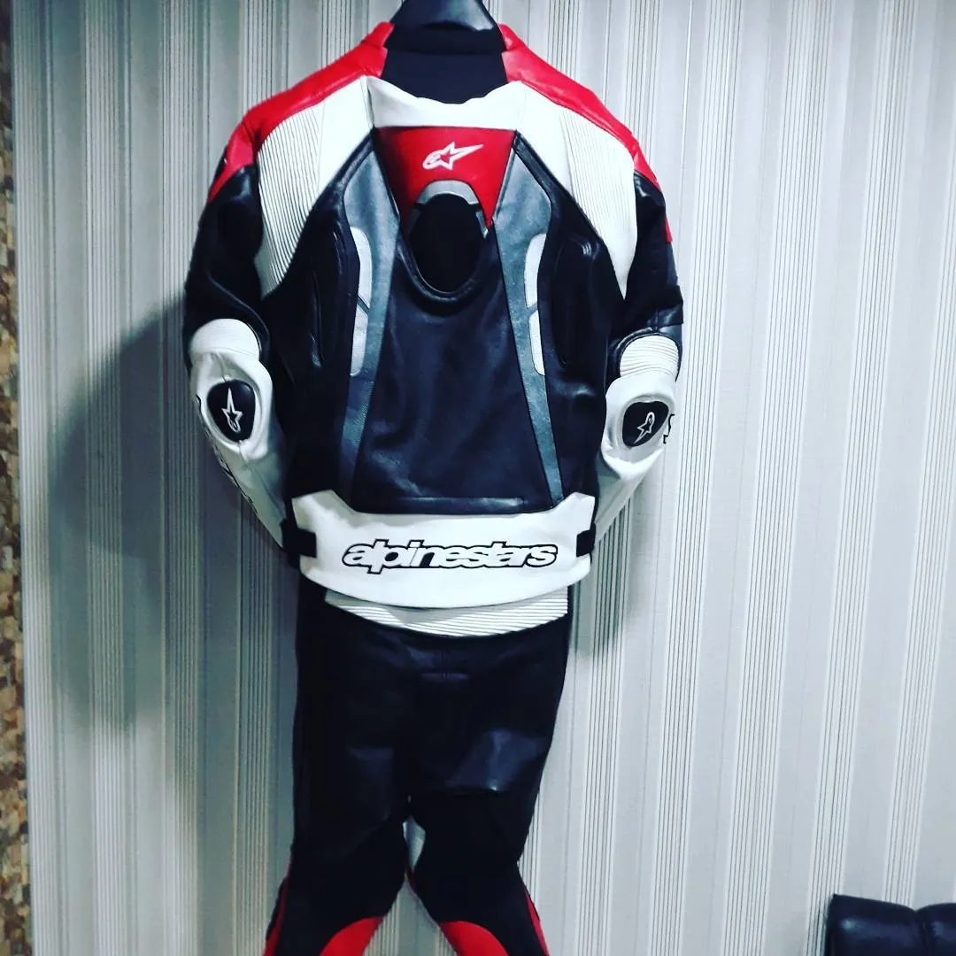 Handcrafted motorcycle leather racing suit from the Sazy workshop