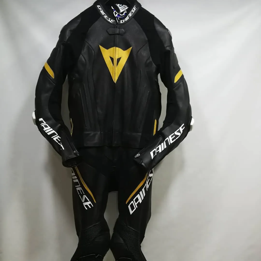 Handcrafted motorcycle leather racing suit from the Sazy workshop