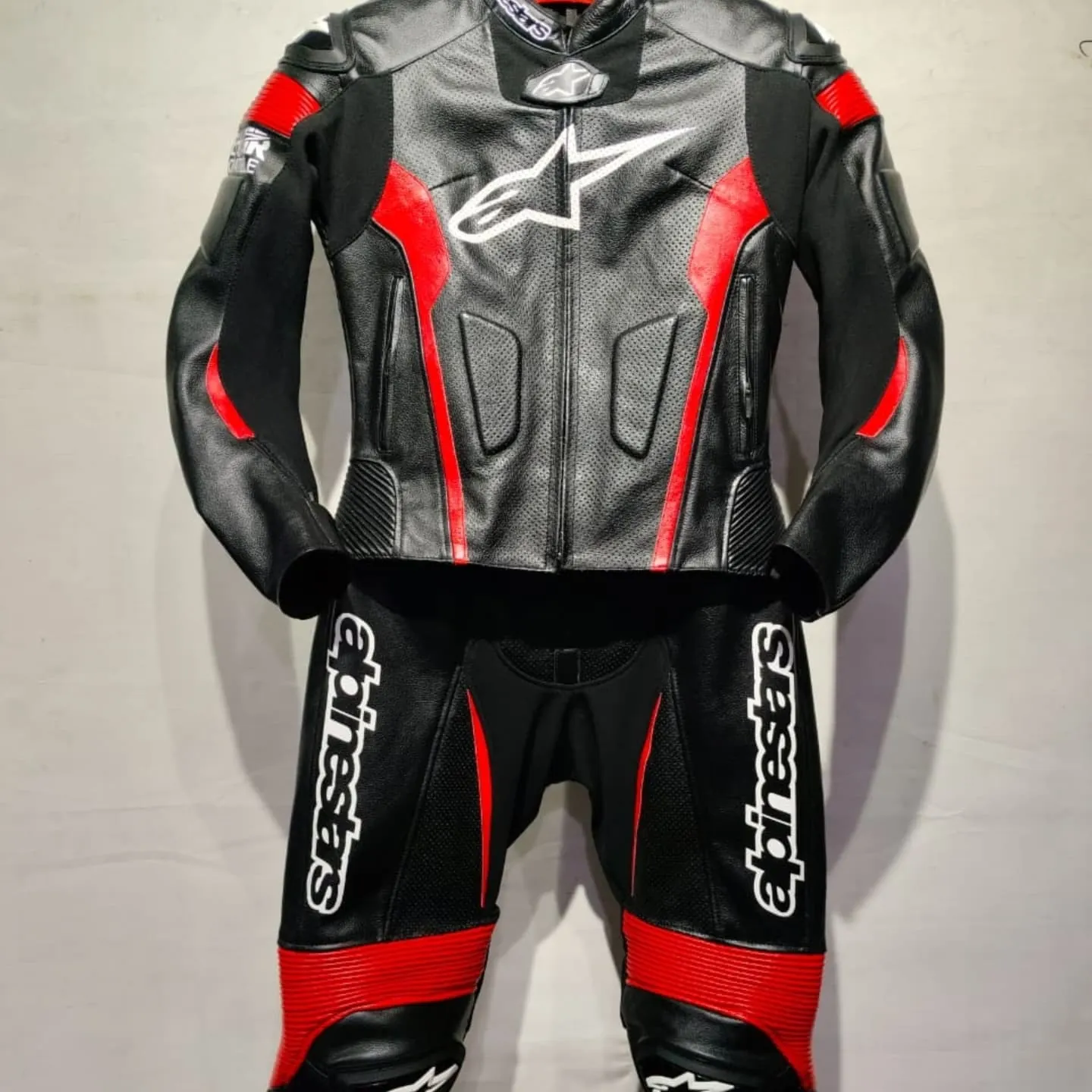 Handcrafted motorcycle leather racing suit from the Sazy workshop