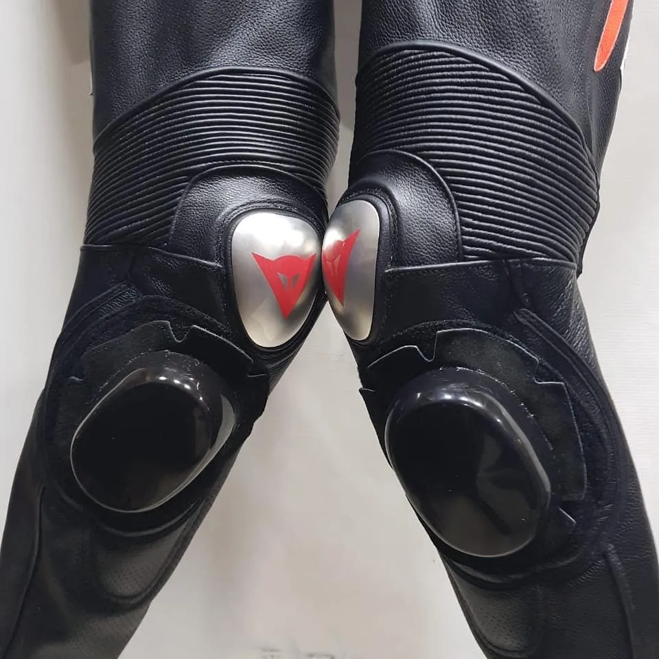 Handcrafted motorcycle leather racing suit from the Sazy workshop