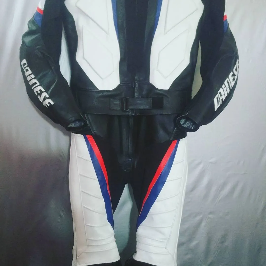 Handcrafted motorcycle leather racing suit from the Sazy workshop