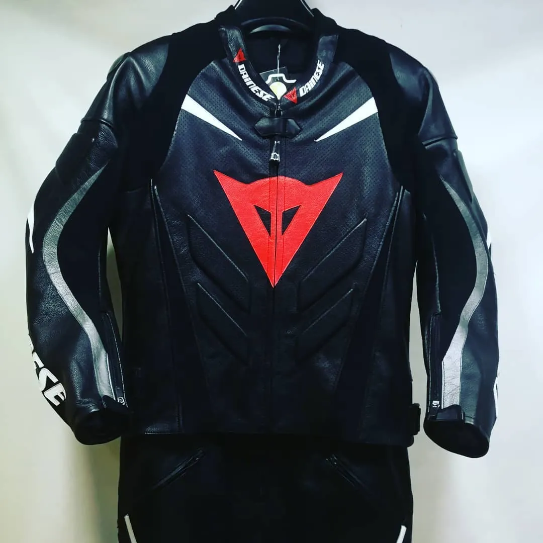 Handcrafted motorcycle leather racing suit from the Sazy workshop