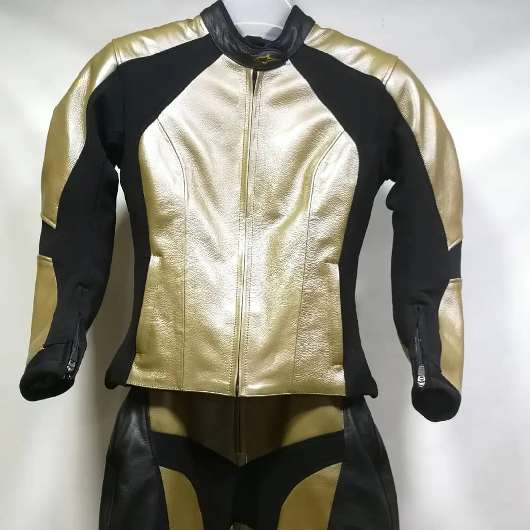 Handcrafted motorcycle leather racing suit from the Sazy workshop