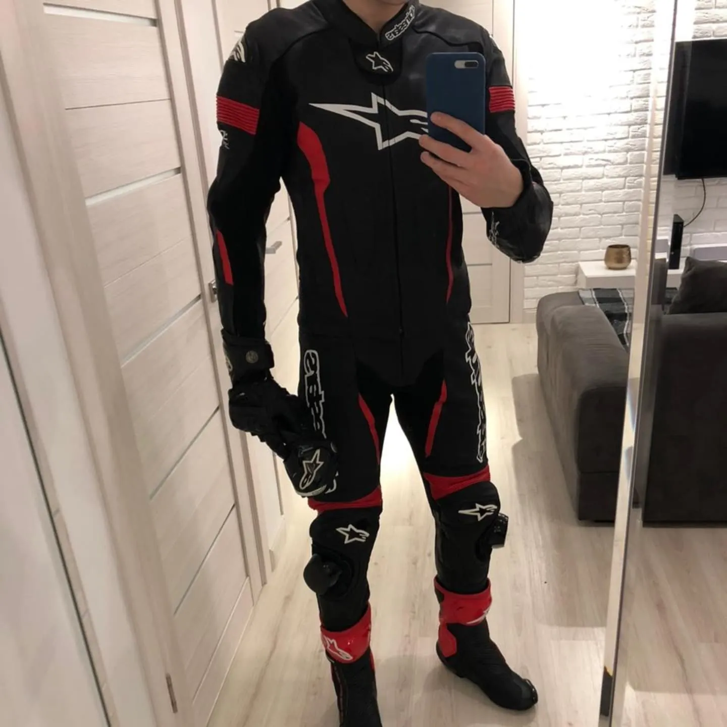 Handcrafted motorcycle leather racing suit from the Sazy workshop
