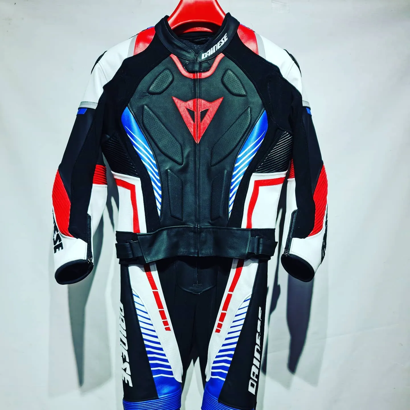 Handcrafted motorcycle leather racing suit from the Sazy workshop
