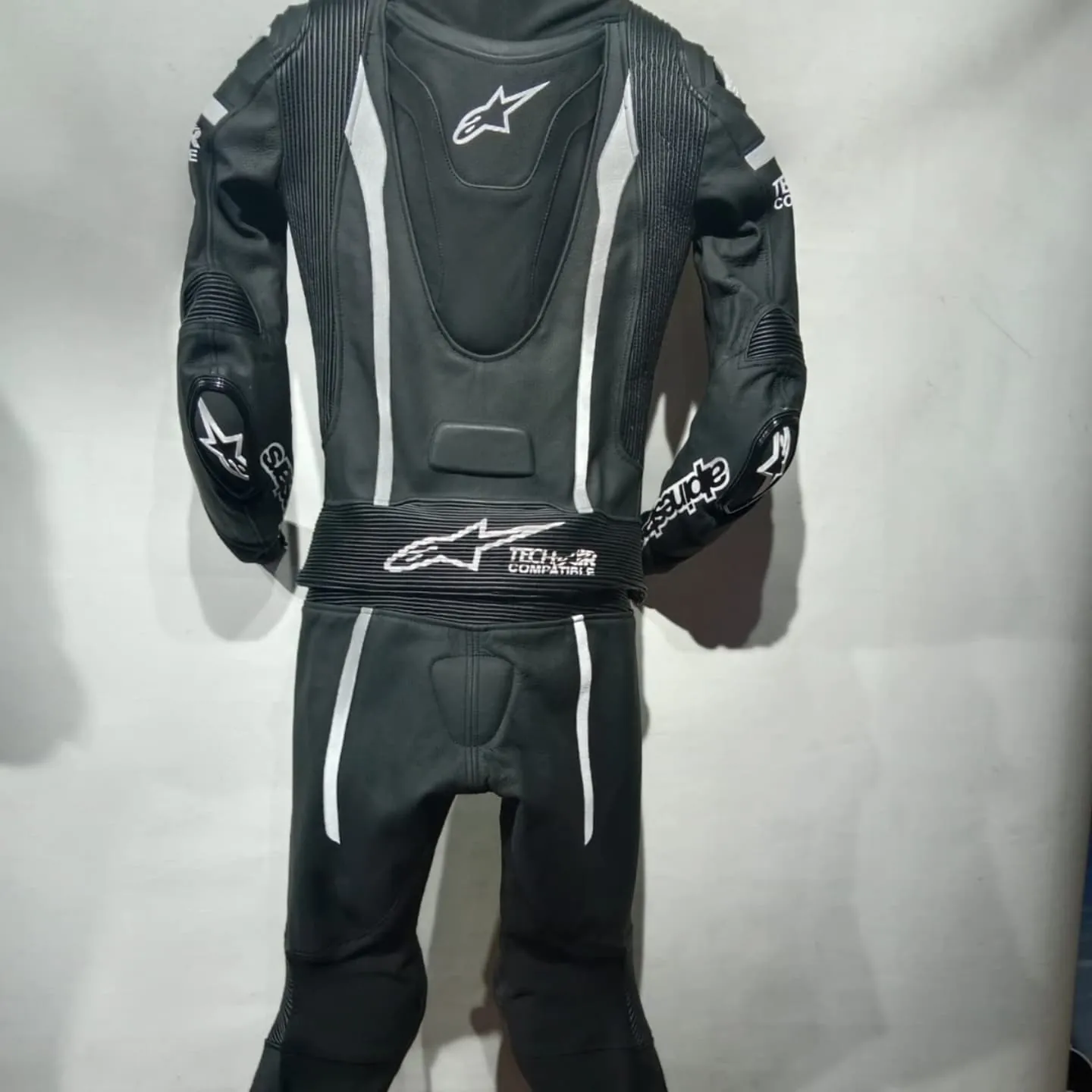 Handcrafted motorcycle leather racing suit from the Sazy workshop