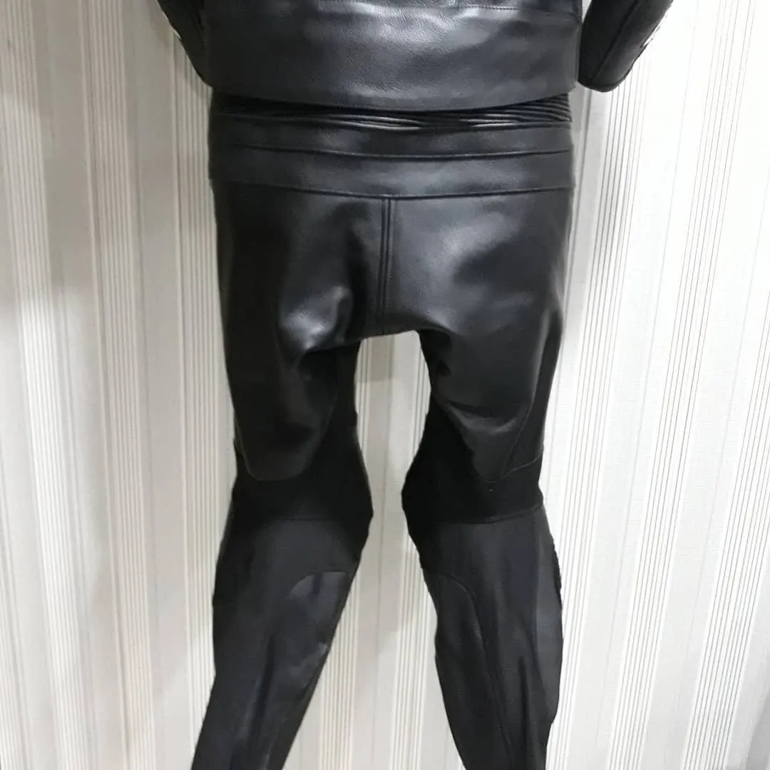 Handcrafted motorcycle leather racing suit from the Sazy workshop